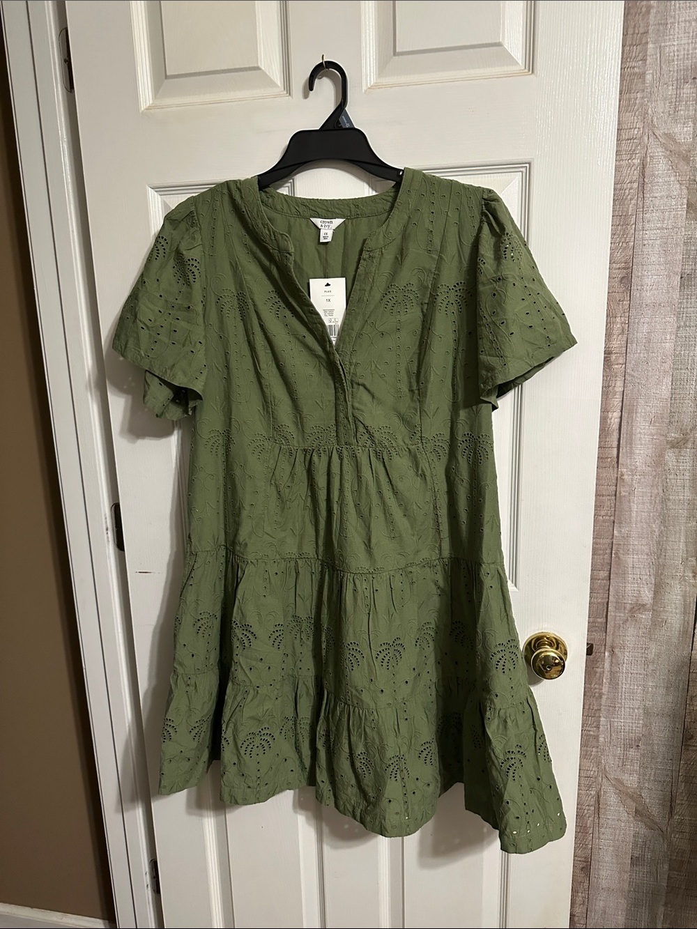 crown & ivy Olive Eyelet Short Sleeve Dress